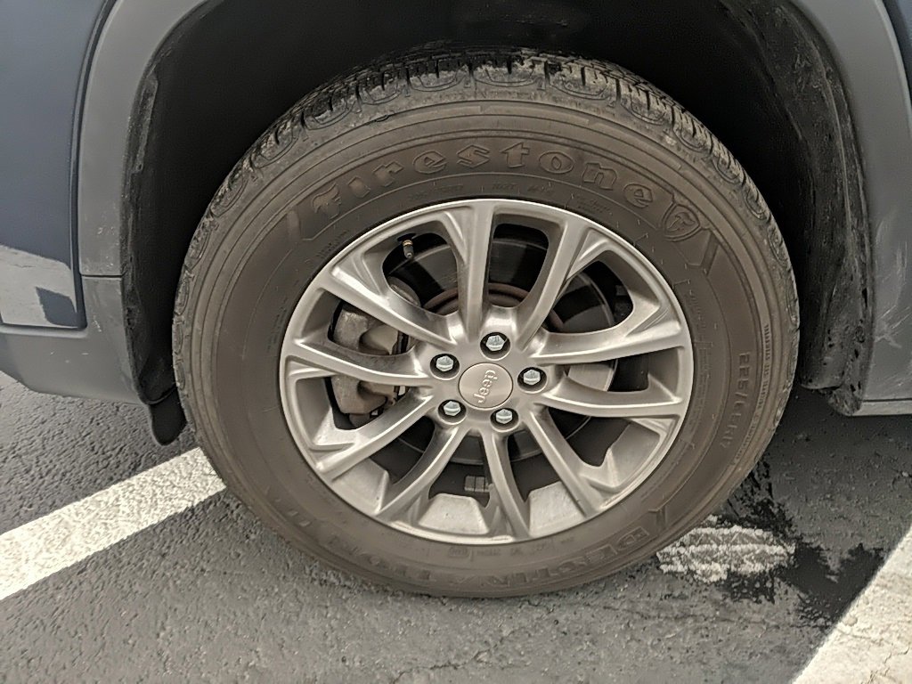 Used 2019 Jeep Cherokee Latitude Plus w/ Trailer Tow Group image 9