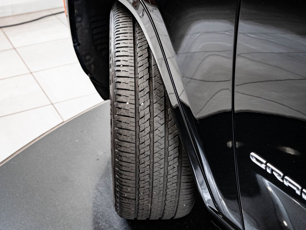 Used 2023 Jeep Grand Cherokee Overland w/ Adv Protech Group III image 39