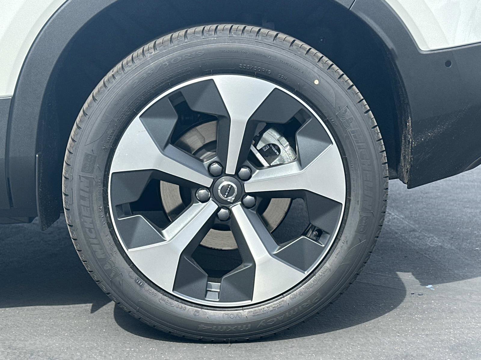 New 2026 Volvo XC40 B5 Plus w/ Protection Package Premier AWD/4WD image 23