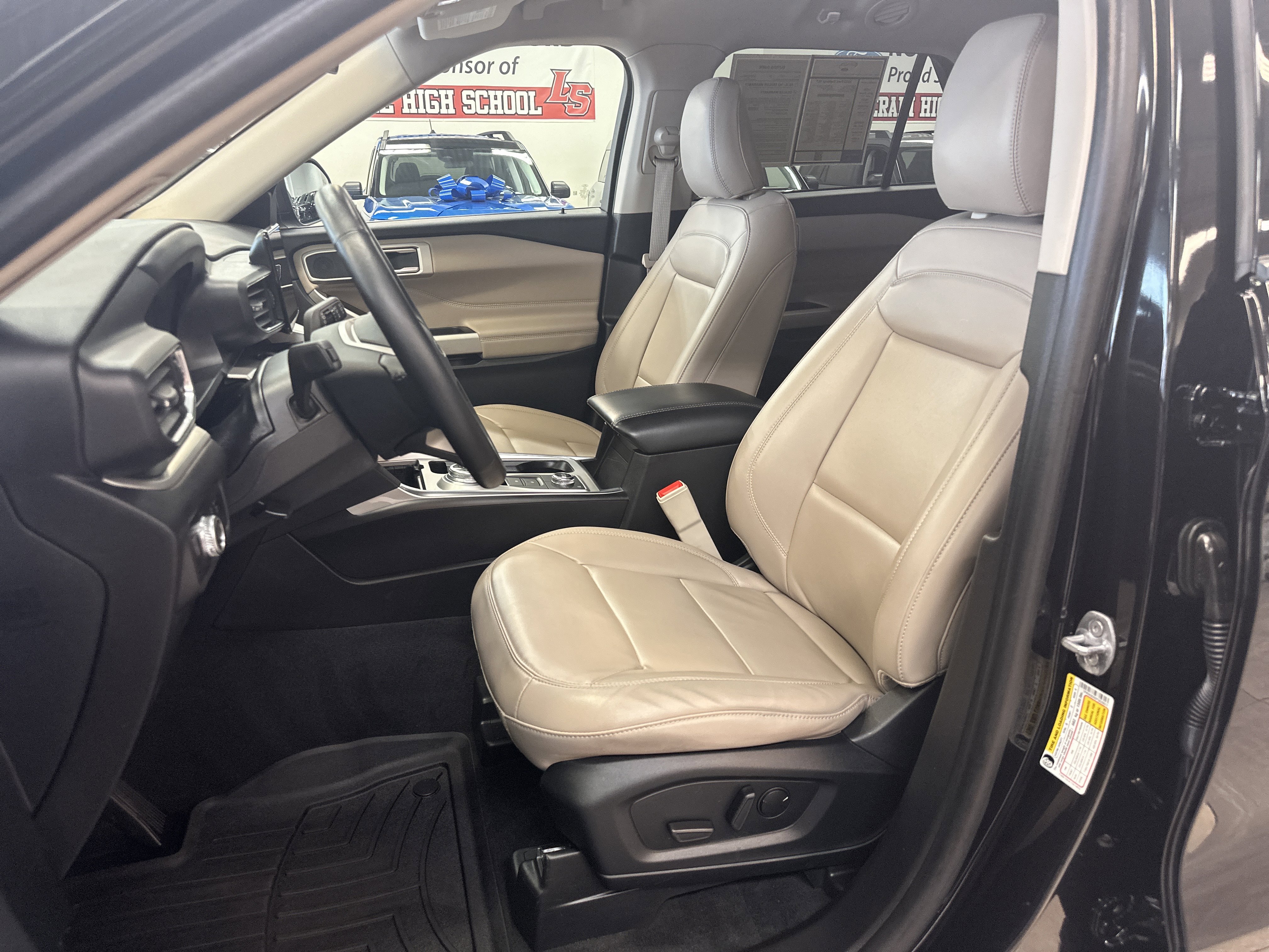 Used 2023 Ford Explorer XLT w/ Equipment Group 202A image 4