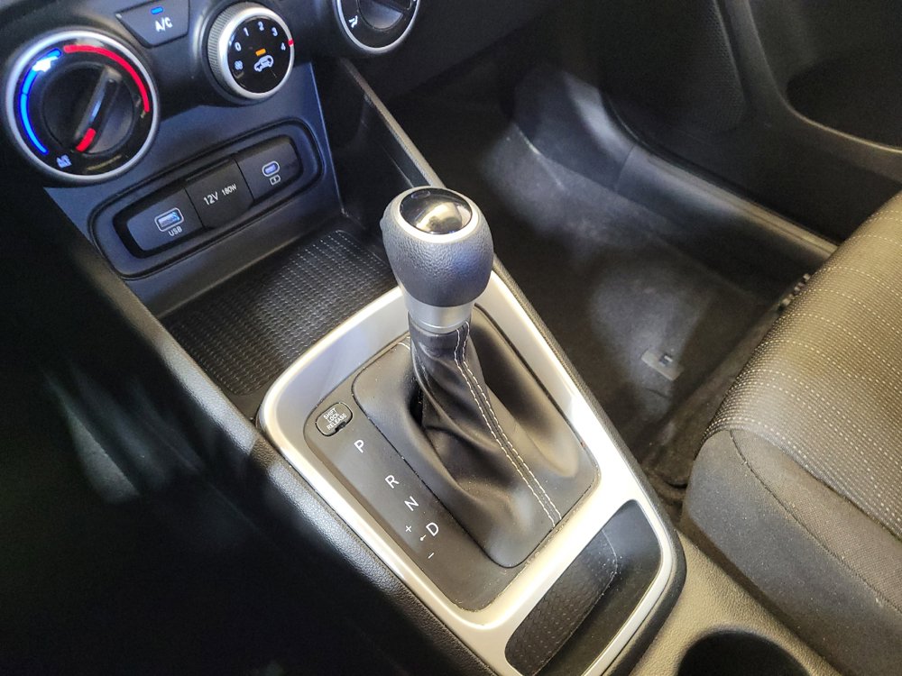 Used 2025 Hyundai Venue SE FWD image 26