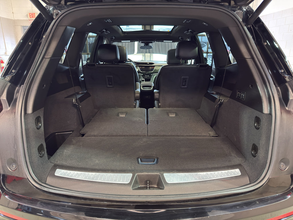 Used 2022 Cadillac XT6 Premium Luxury image 31