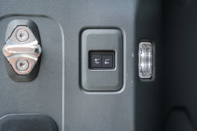 Used 2022 Land Rover Defender 110 SE AWD/4WD image 16
