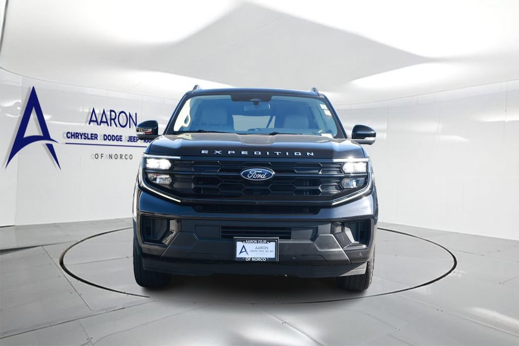 Used 2025 Ford Expedition Max Active AWD/4WD image 4