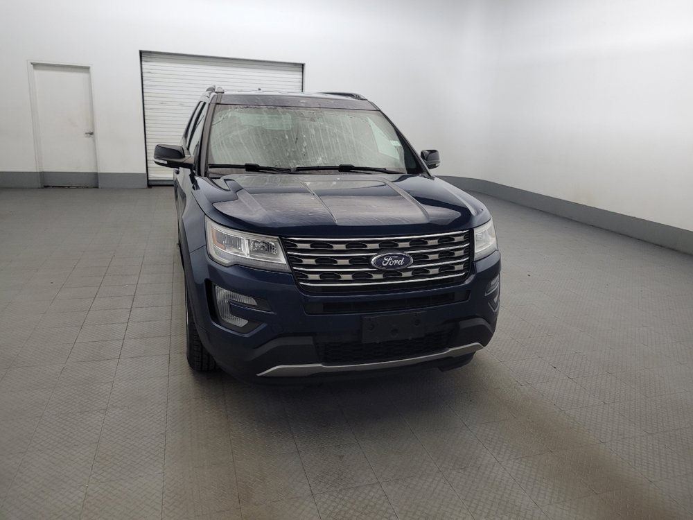 Used 2017 Ford Explorer XLT w/ Equipment Group 202A AWD/4WD image 14