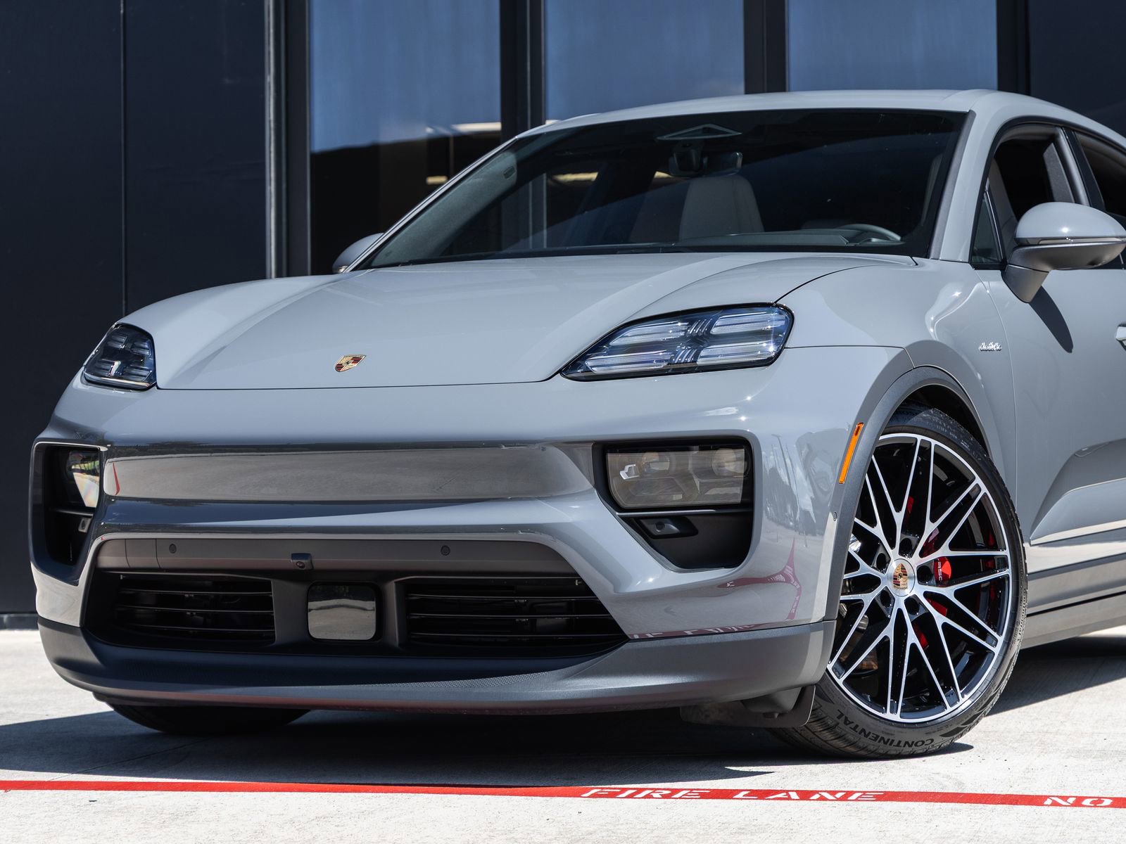 New 2025 Porsche Macan 4S Electric AWD/4WD image 7