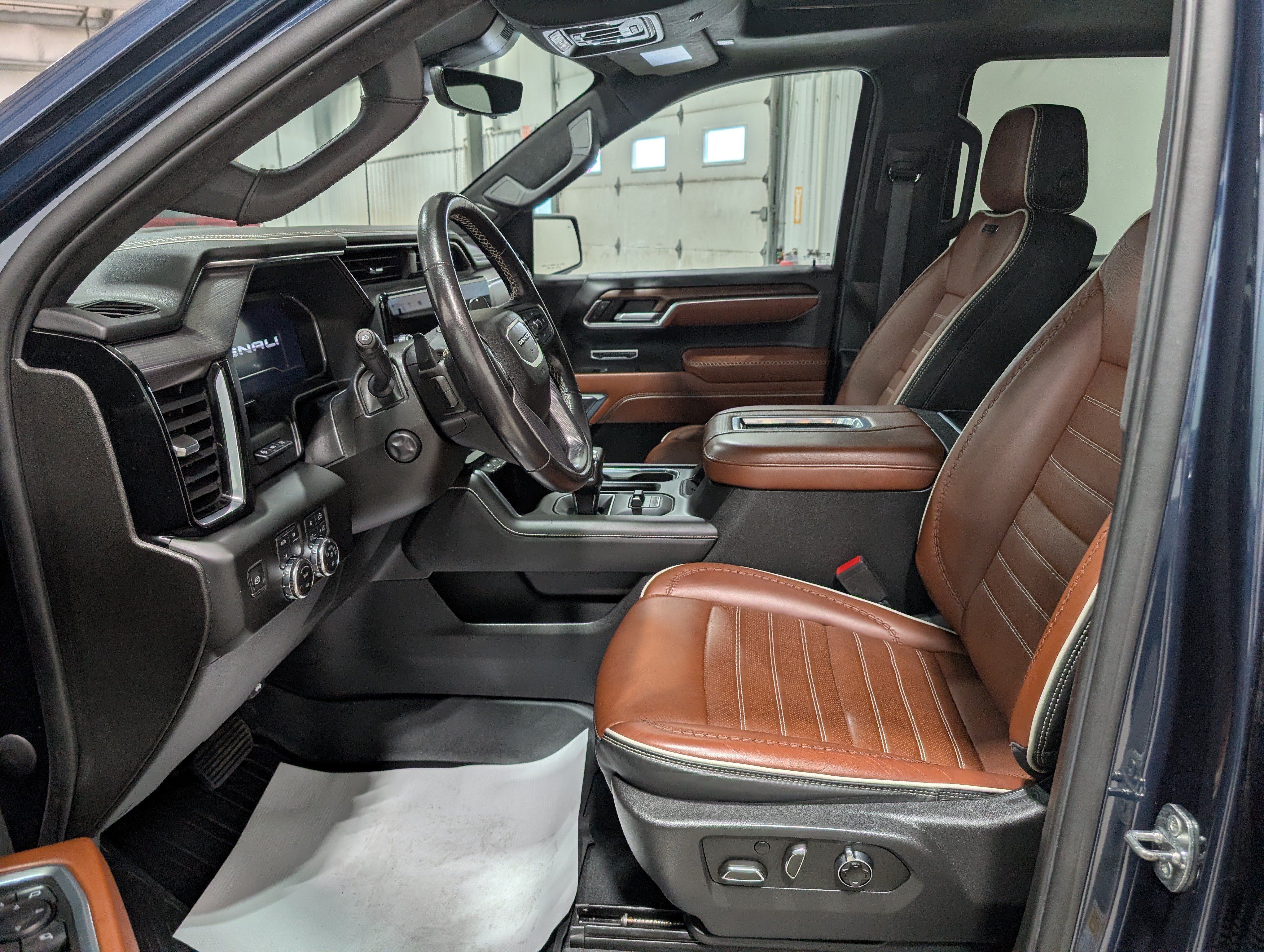 Used 2022 GMC Sierra 1500 Denali Ultimate AWD/4WD image 17