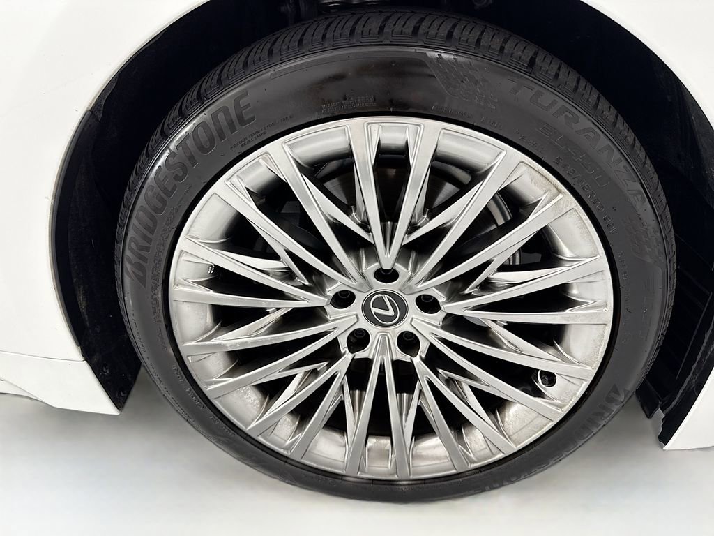 Used 2024 Lexus LS 500 w/ Interior Upgrade Package image 30