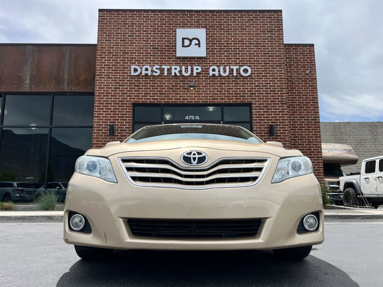 Used 2011 Toyota Camry XLE FWD image 2