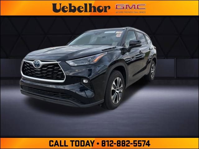 Used 2023 Toyota Highlander XLE FWD image 1