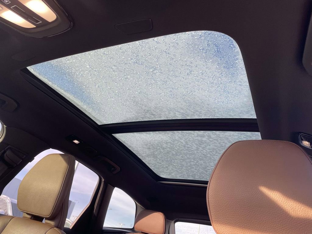 Used 2023 Volvo XC60 B5 Plus w/ Climate Package image 9