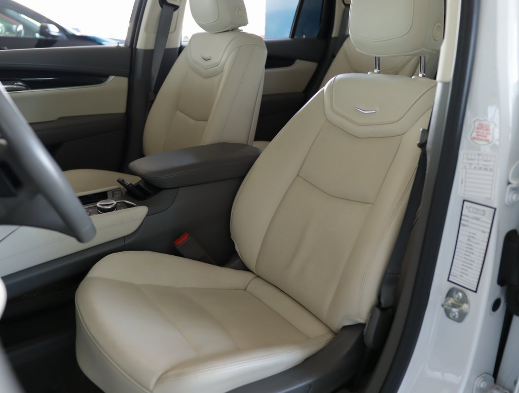 Used 2025 Cadillac XT6 Premium Luxury image 22