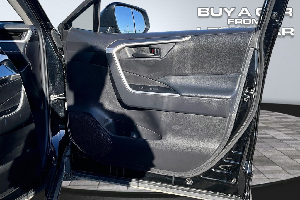 Used 2025 Toyota RAV4 LE AWD/4WD image 23