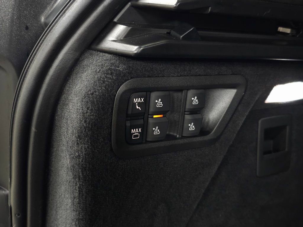 Used 2025 BMW X7 M60i w/ Climate Comfort Package image 9