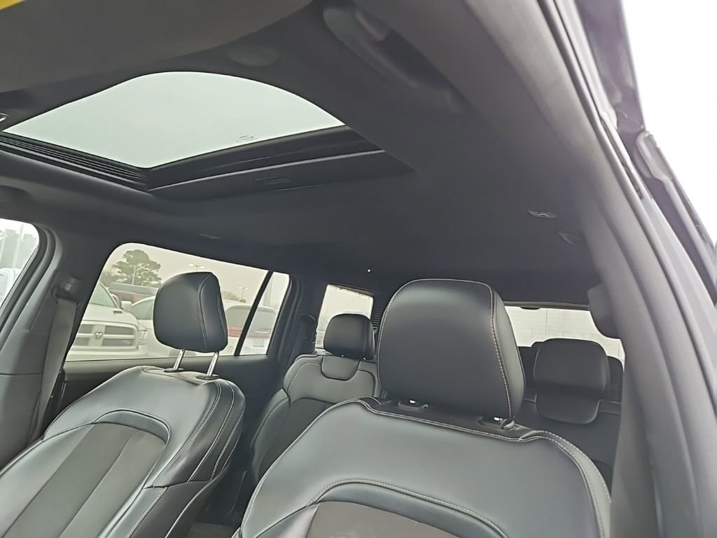 Used 2023 Jeep Grand Cherokee L Laredo image 17