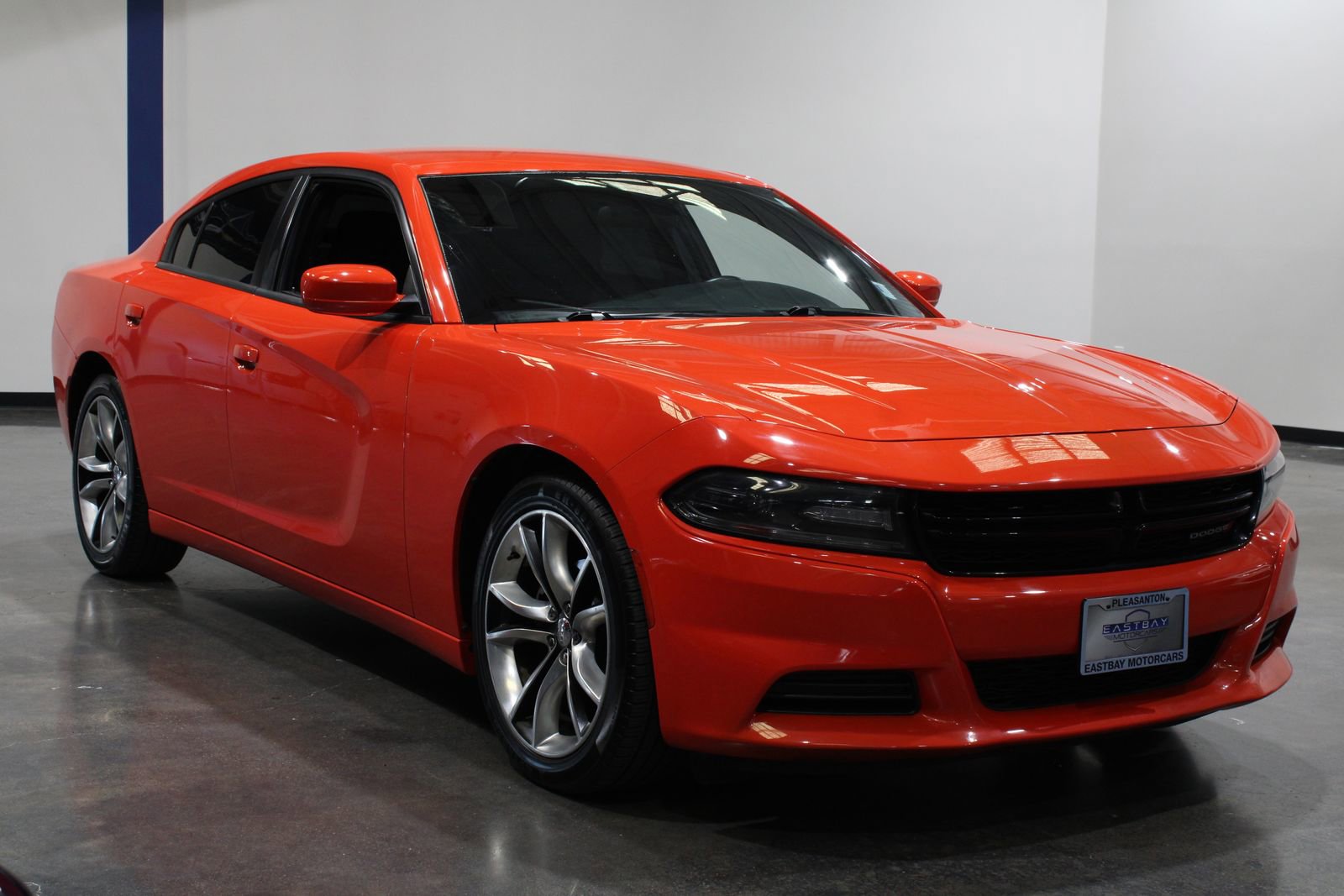 Used 2019 Dodge Charger SXT image 4