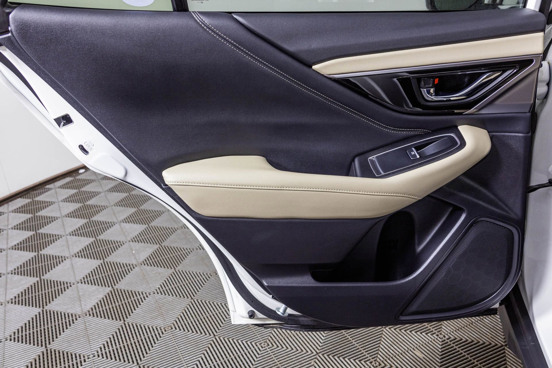 Used 2025 Subaru Outback Limited image 41