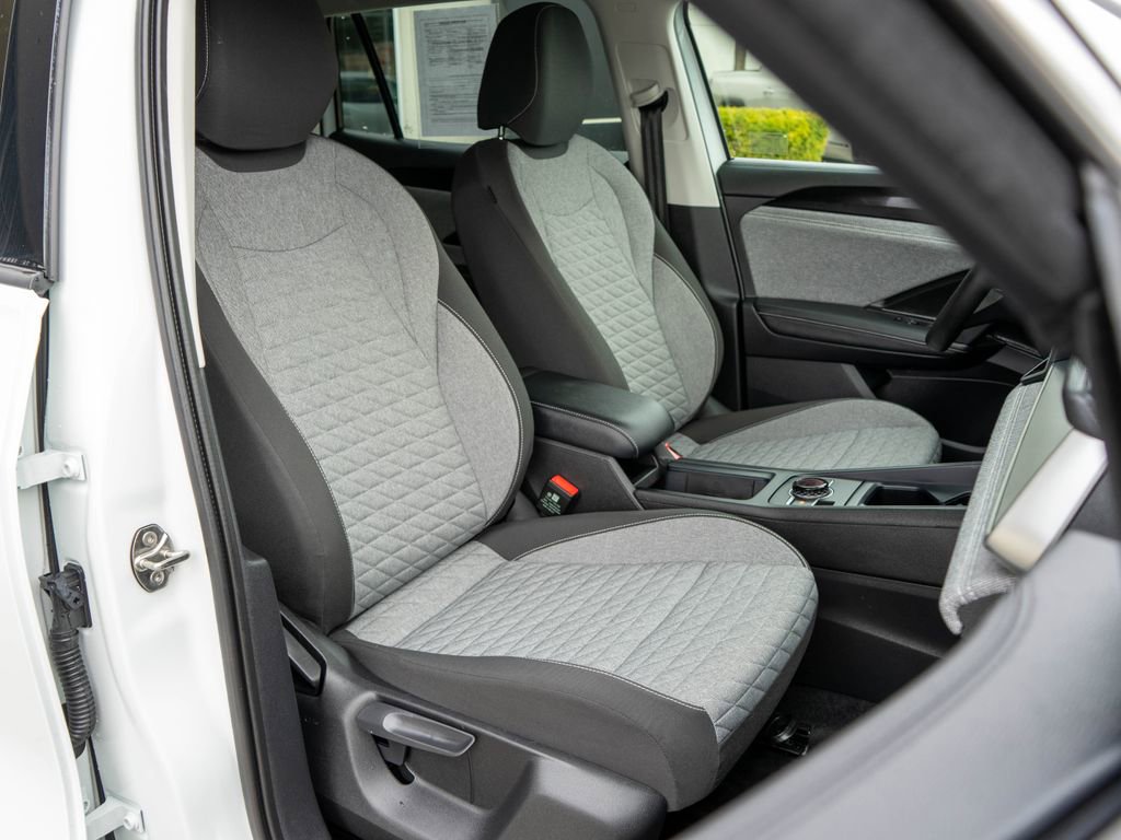 Used 2025 Volkswagen Tiguan S image 9