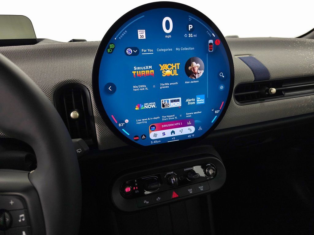 Used 2025 MINI Cooper 2-Door Hardtop FWD image 18