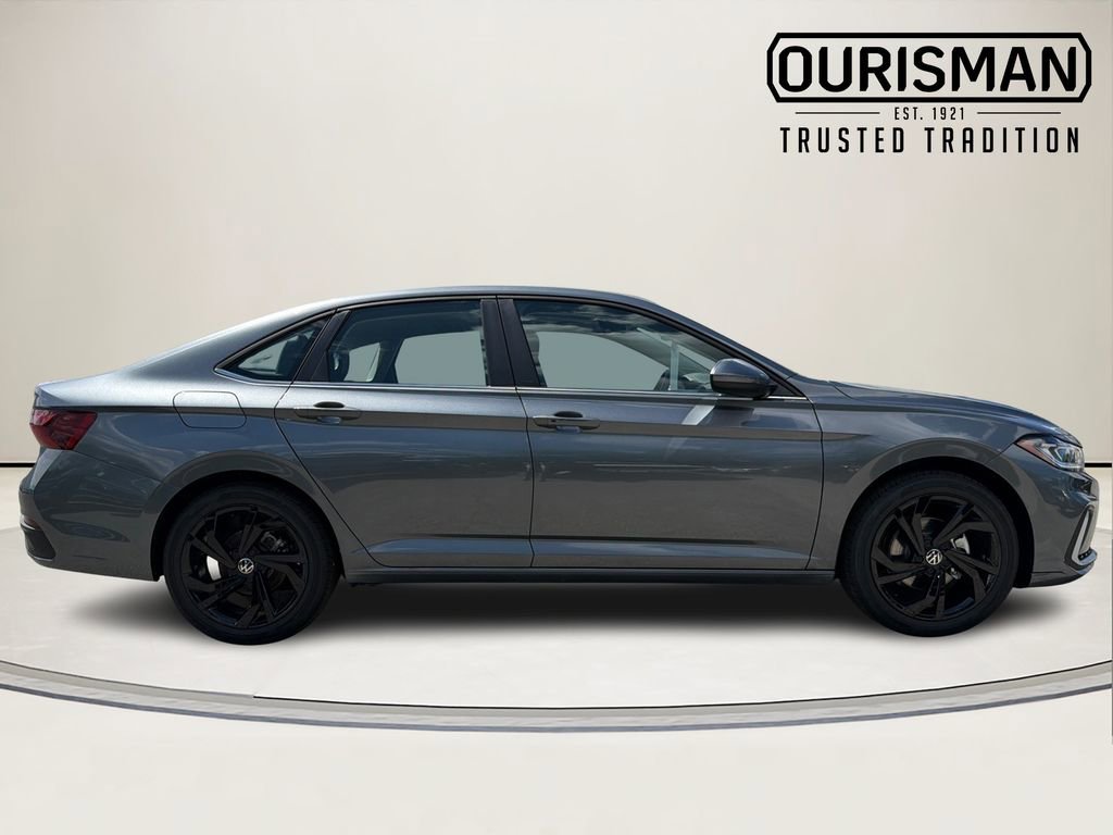 New 2026 Volkswagen Jetta SE image 2