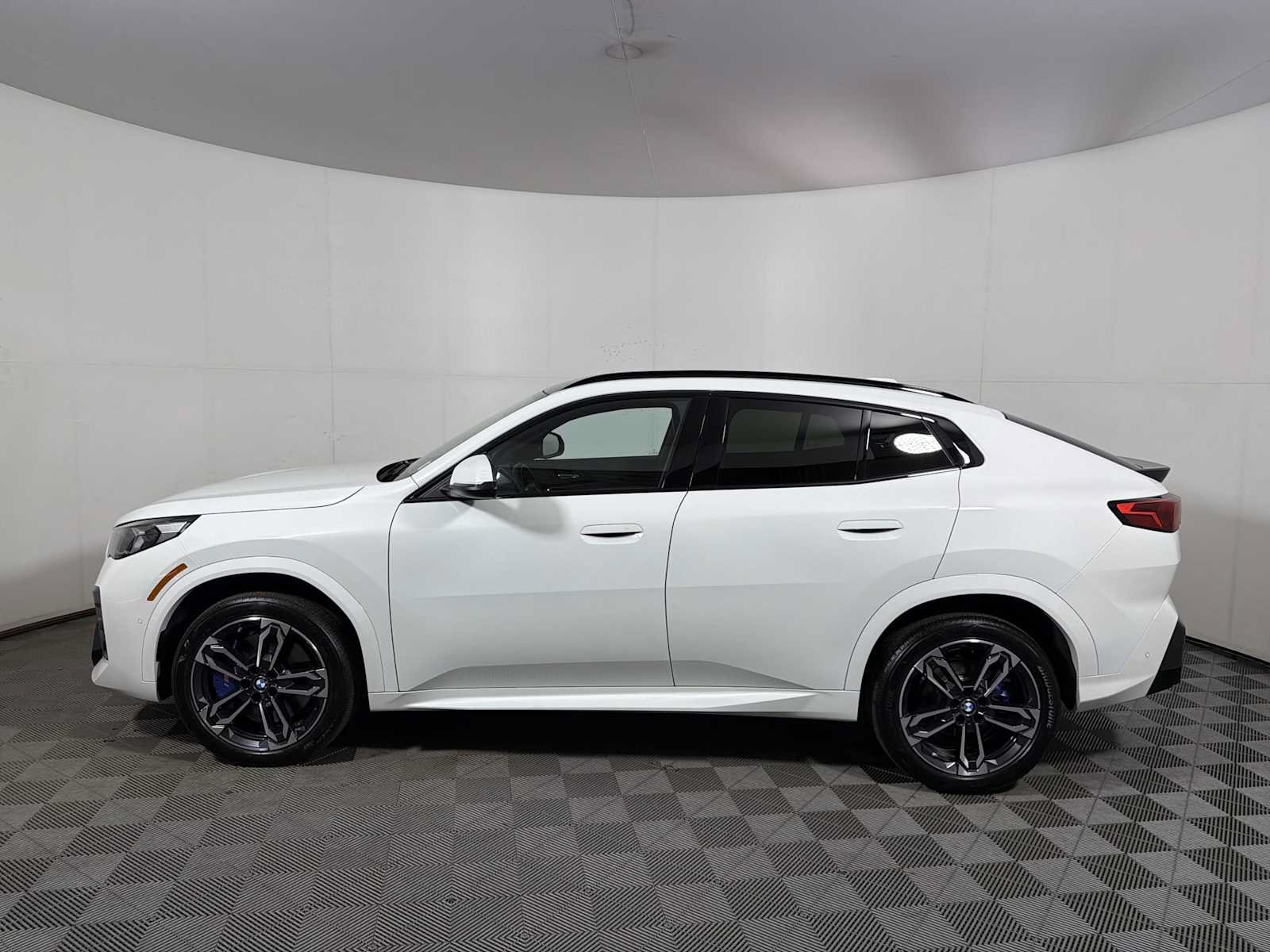 Used 2026 BMW X2 xDrive28i w/ M Sport Package AWD/4WD image 4