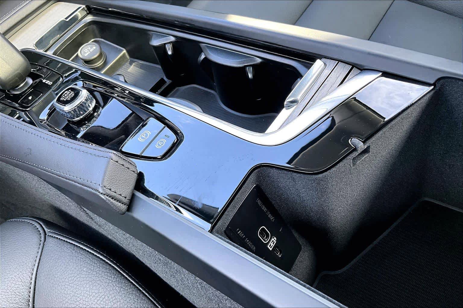 Used 2025 Volvo S90 B6 Plus image 35