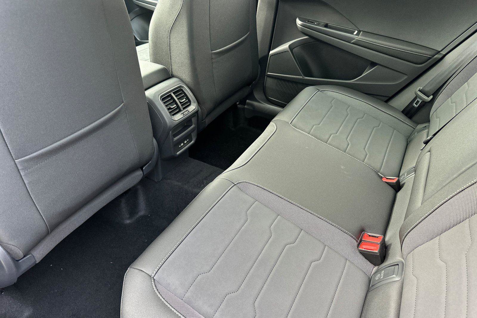 New 2026 Volkswagen Taos SE image 11