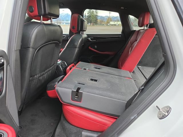Used 2017 Porsche Macan image 32