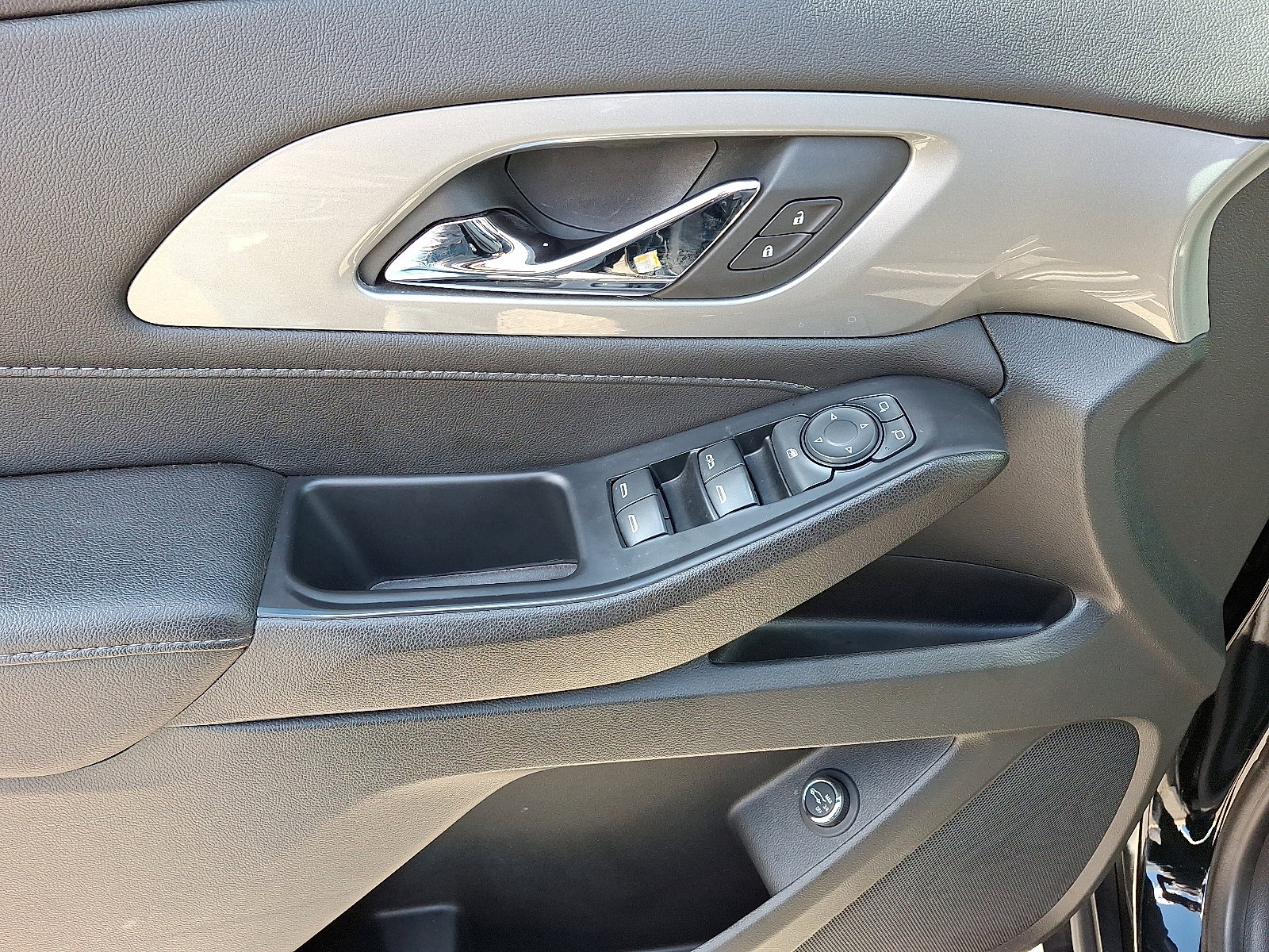 Used 2022 Chevrolet Traverse LT image 15