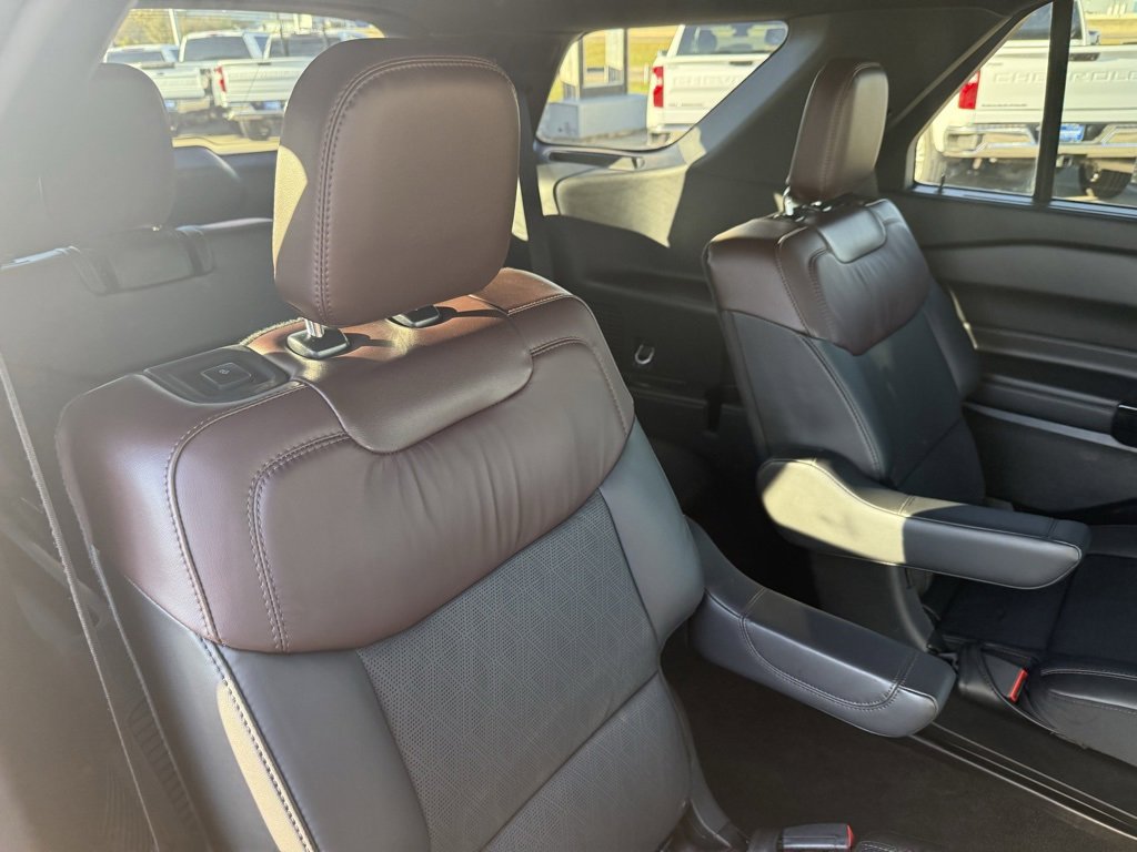 Used 2023 Ford Explorer Platinum w/ Technology Package image 35
