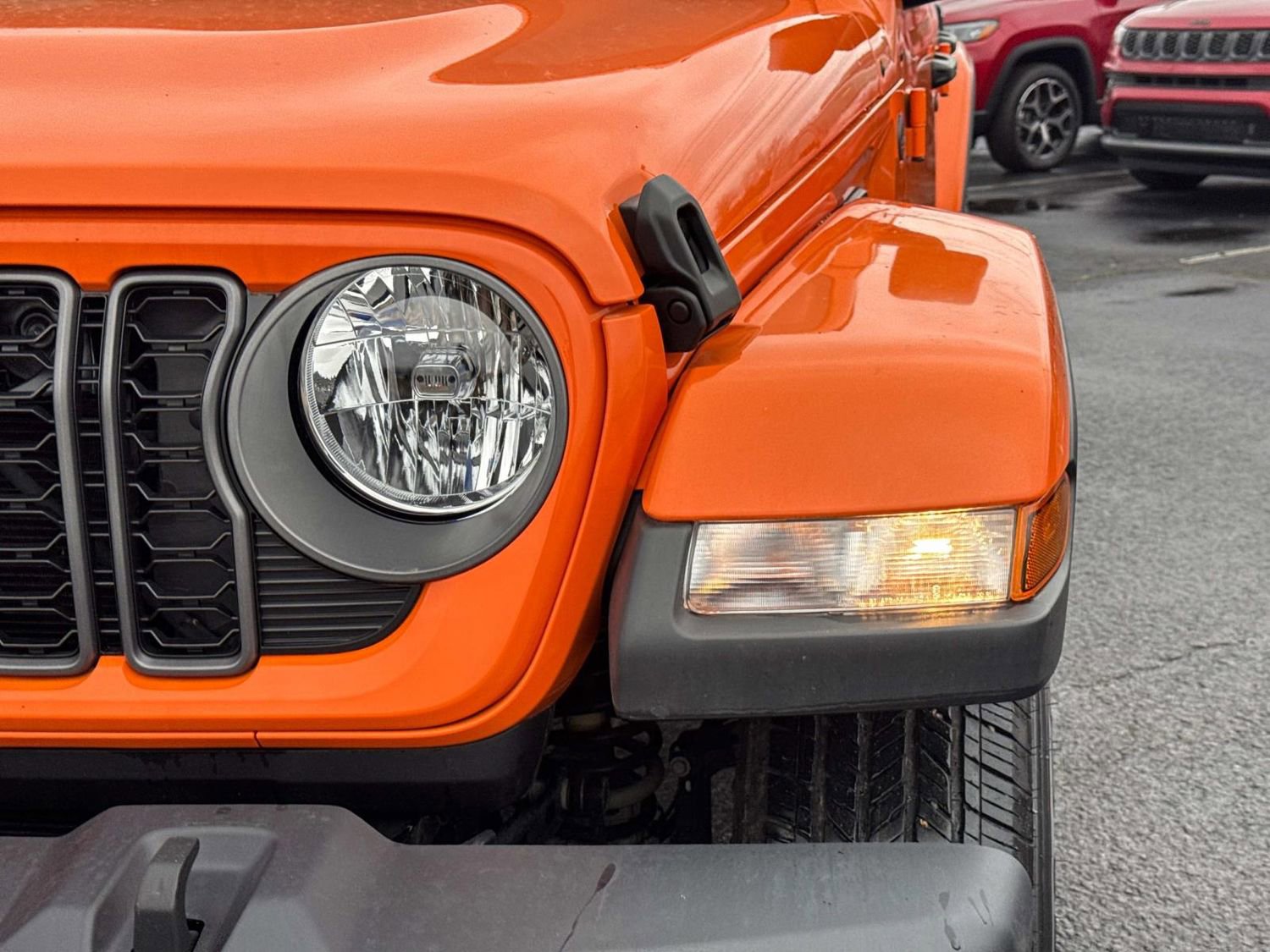 Used 2025 Jeep Gladiator Sport image 10