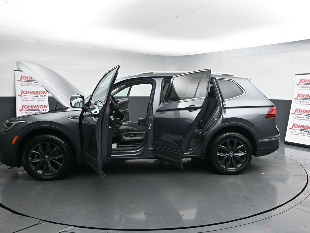 Used 2023 Volkswagen Tiguan SE image 42