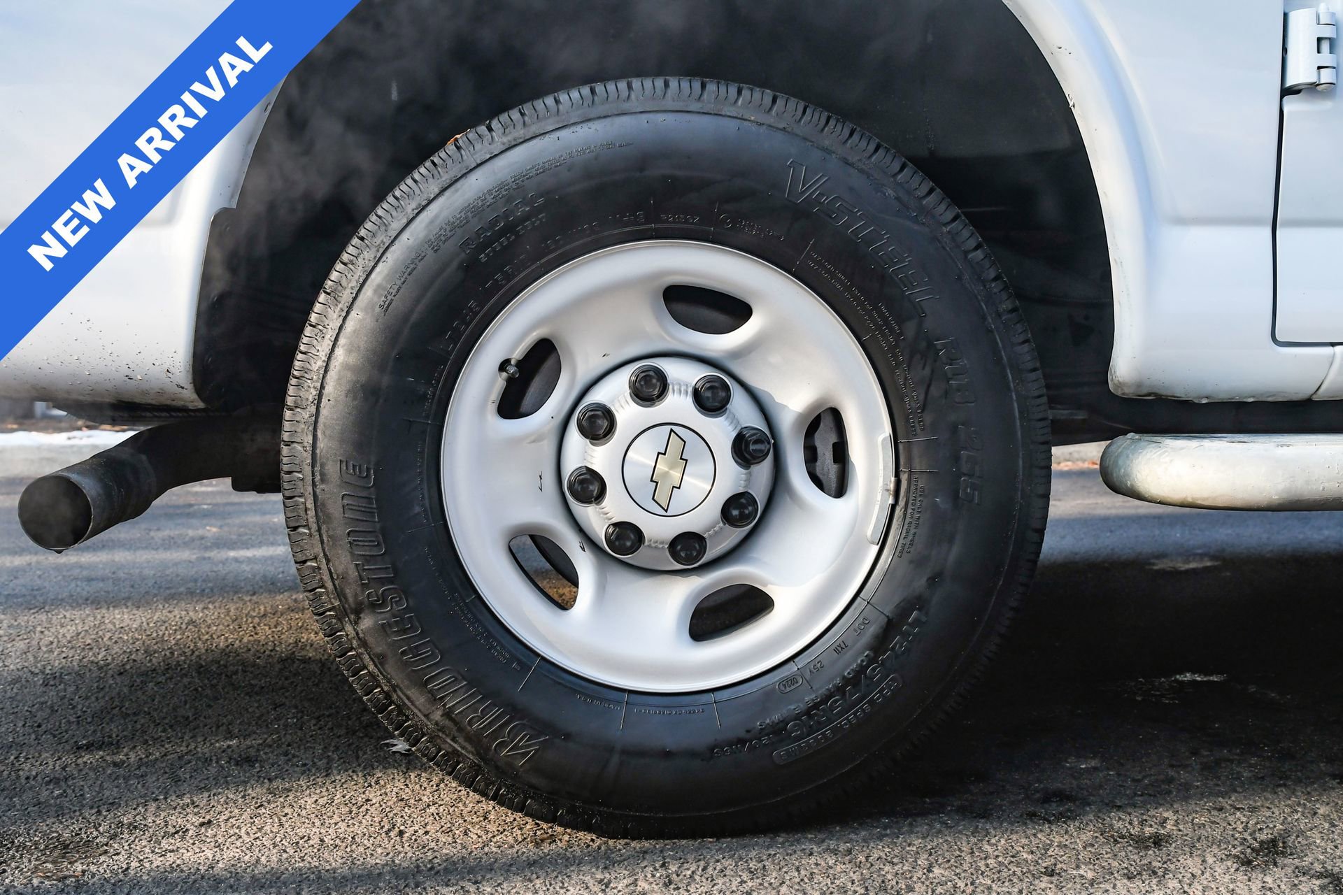 Used 2024 Chevrolet Express 2500 w/ Driver Convenience Package image 28