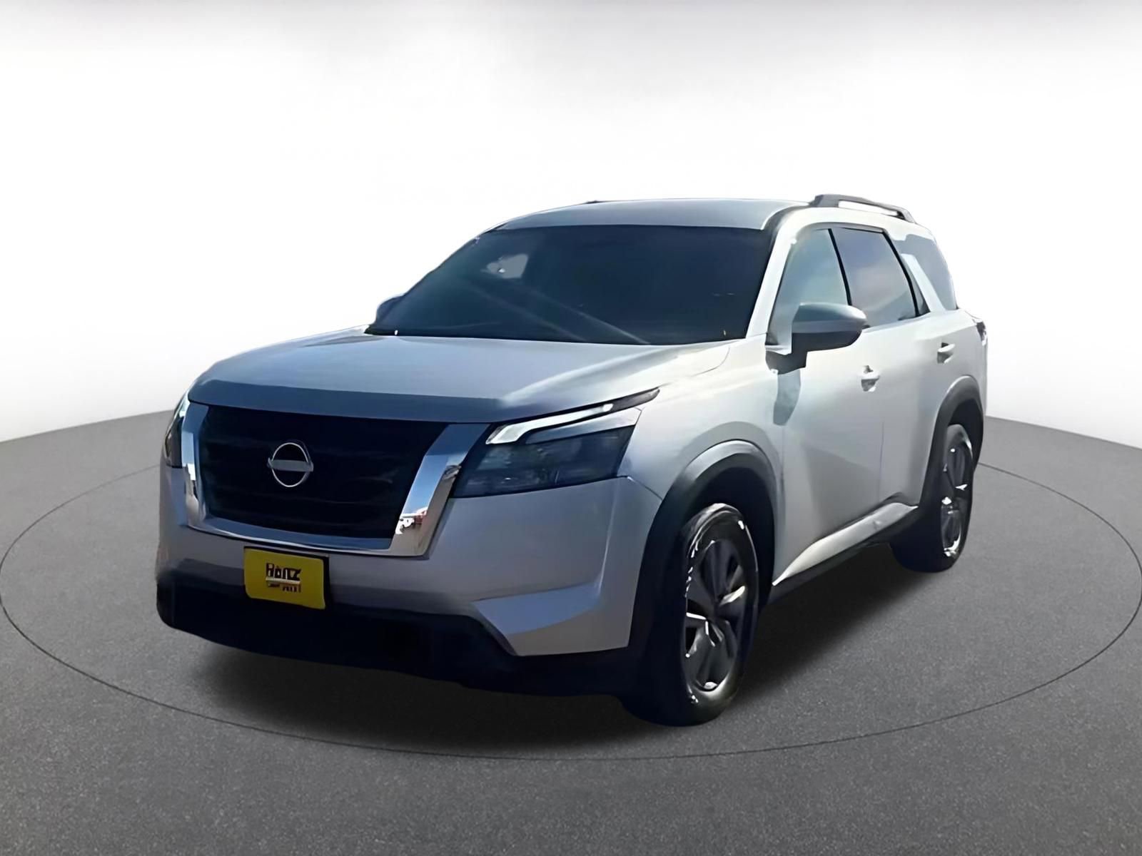 Used 2025 Nissan Pathfinder SV image 4
