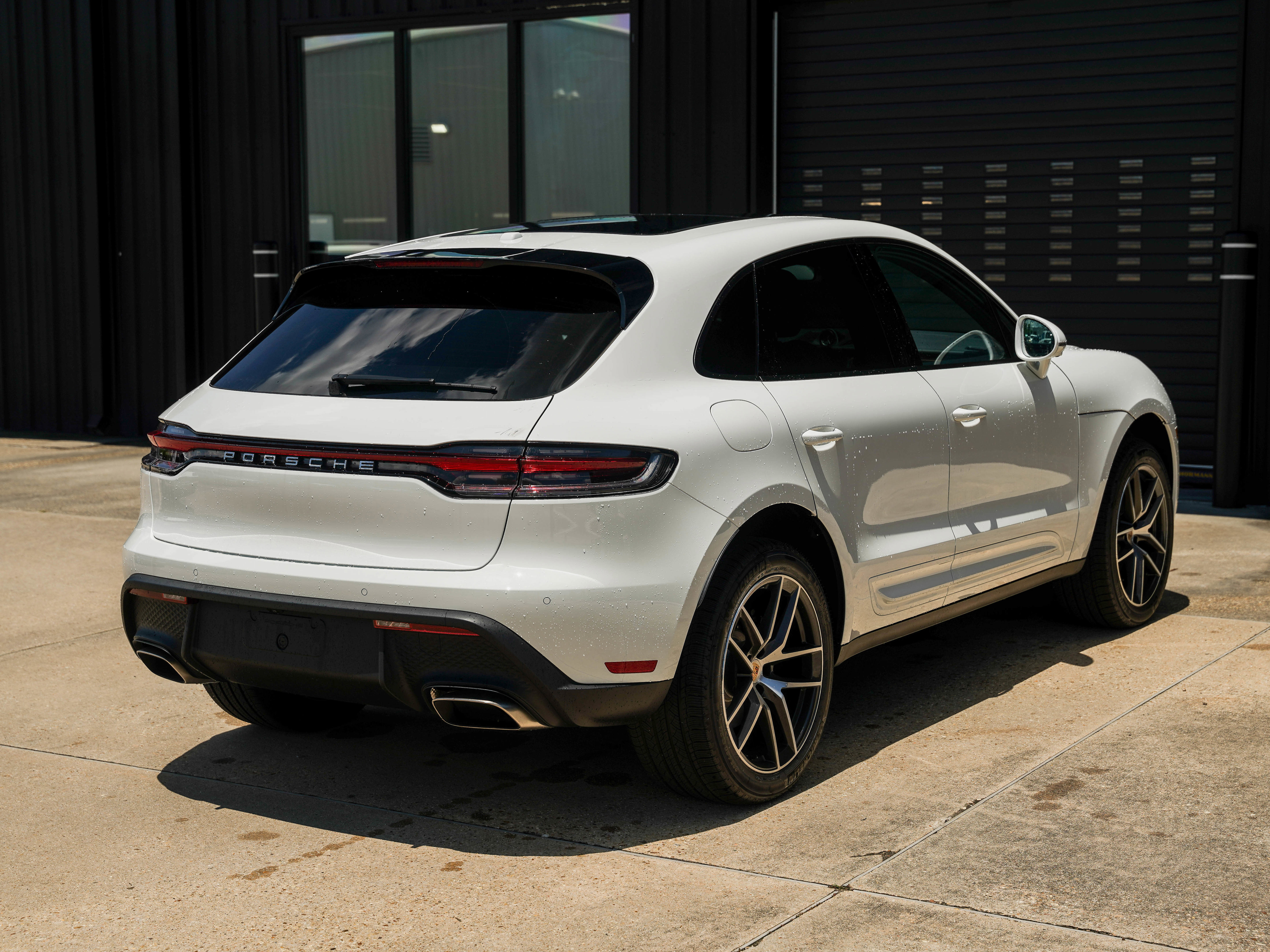 Certified 2025 Porsche Macan image 10