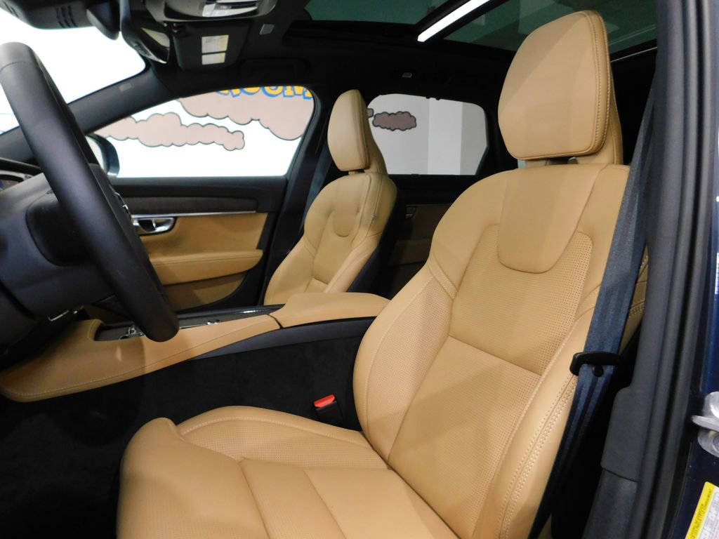 Used 2026 Volvo V90 B6 Cross Country Ultra image 38