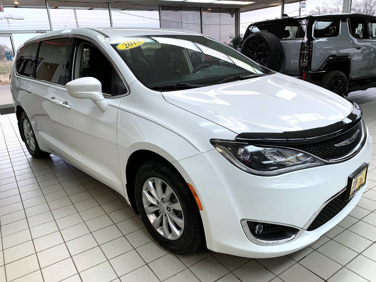 Used 2018 Chrysler Pacifica Touring Plus image 7