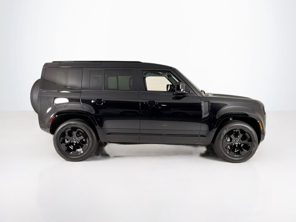 Used 2025 Land Rover Defender 110 X-Dynamic SE image 6