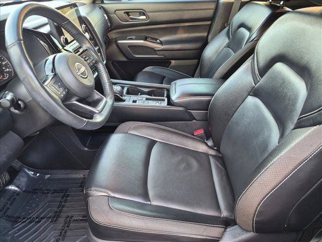 Used 2023 Nissan Pathfinder SL w/ SL Premium Package FWD image 16