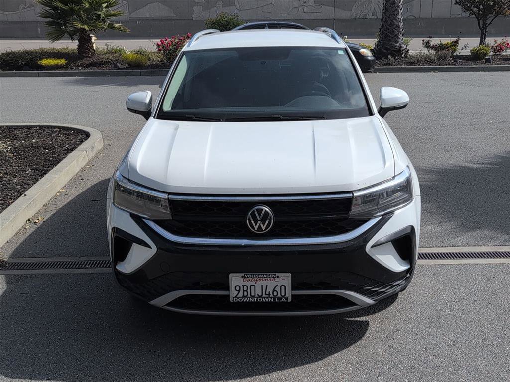 Used 2022 Volkswagen Taos SE FWD image 3