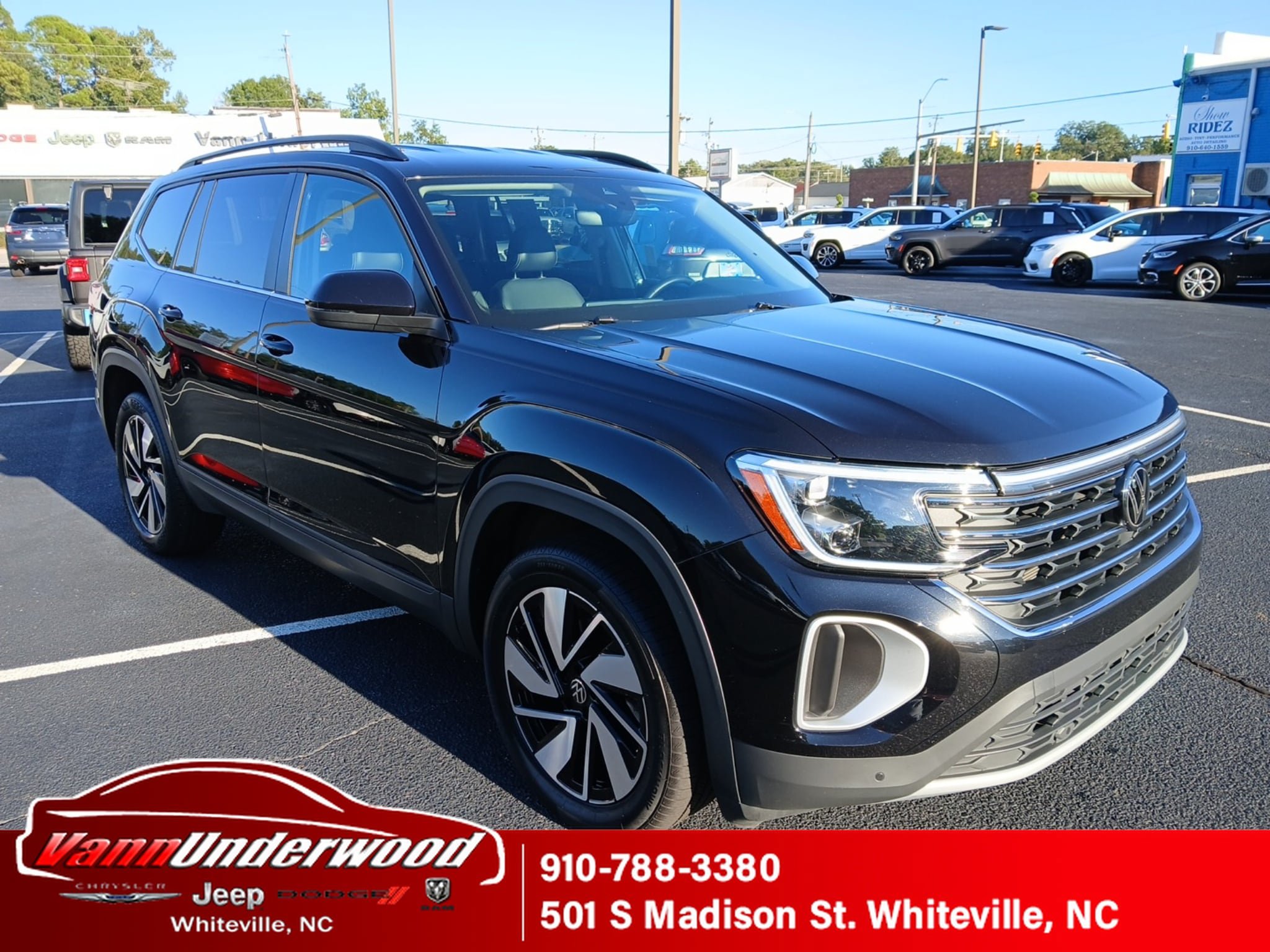 Used 2025 Volkswagen Atlas SE FWD image 1