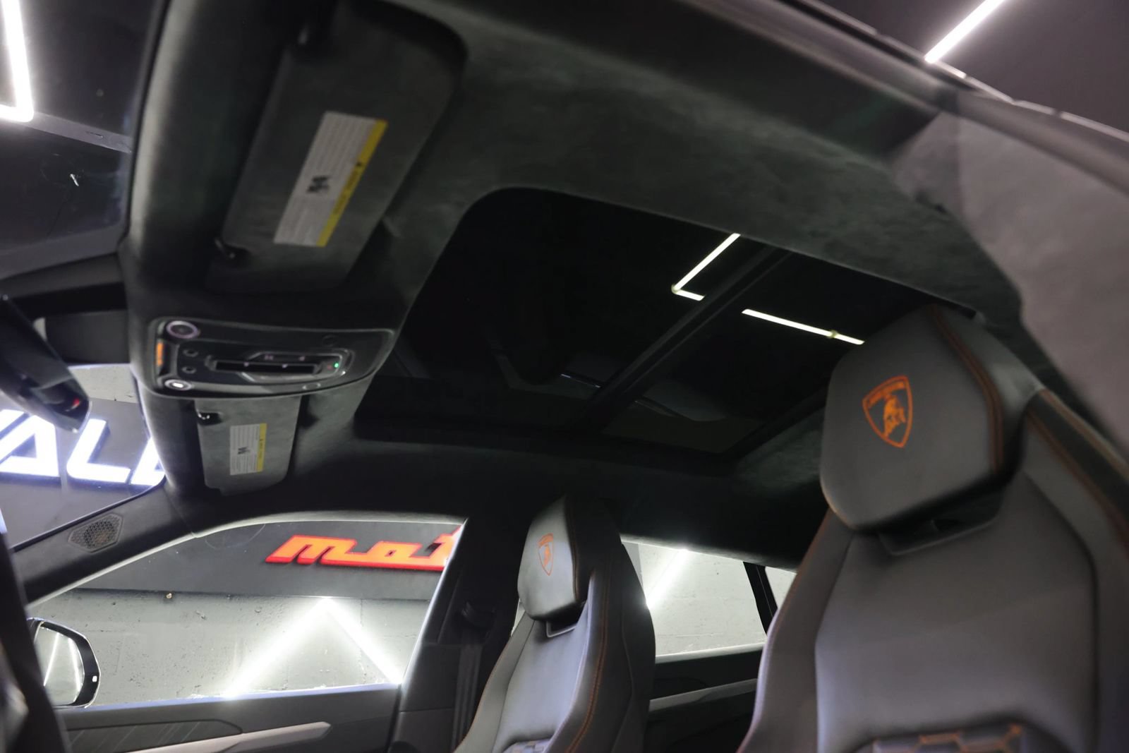 Used 2020 Lamborghini Urus AWD/4WD image 15