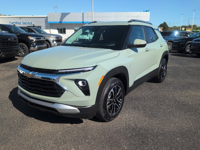 Used 2025 Chevrolet TrailBlazer LT w/ Convenience Package FWD image 2