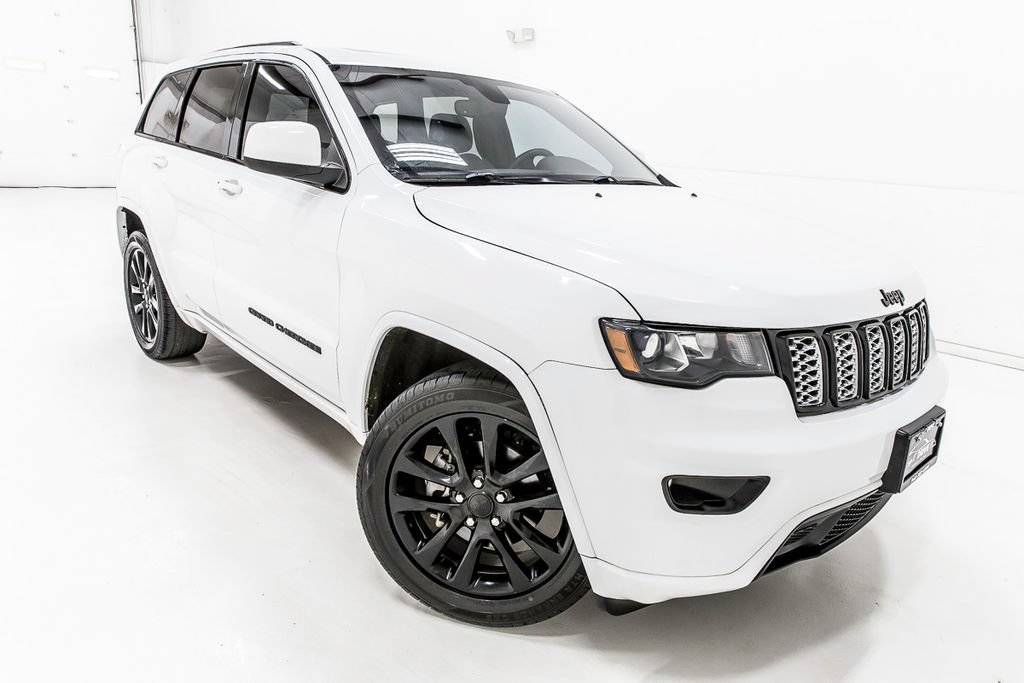 Used 2020 Jeep Grand Cherokee Altitude RWD image 9