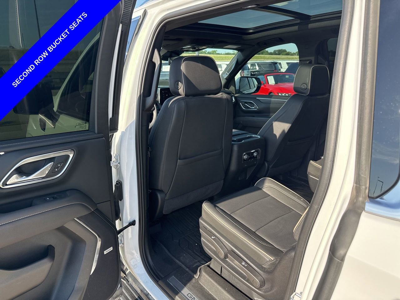 Used 2024 GMC Yukon XL SLT w/ SLT Luxury Package RWD image 7