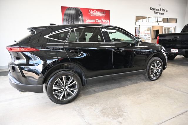 Used 2023 Toyota Venza LE image 5