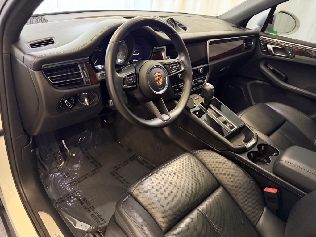 Certified 2022 Porsche Macan S AWD/4WD image 4