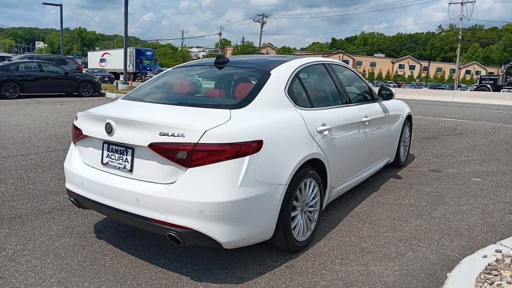Used 2021 Alfa Romeo Giulia Sprint w/ Sun & Sound Package AWD/4WD image 5