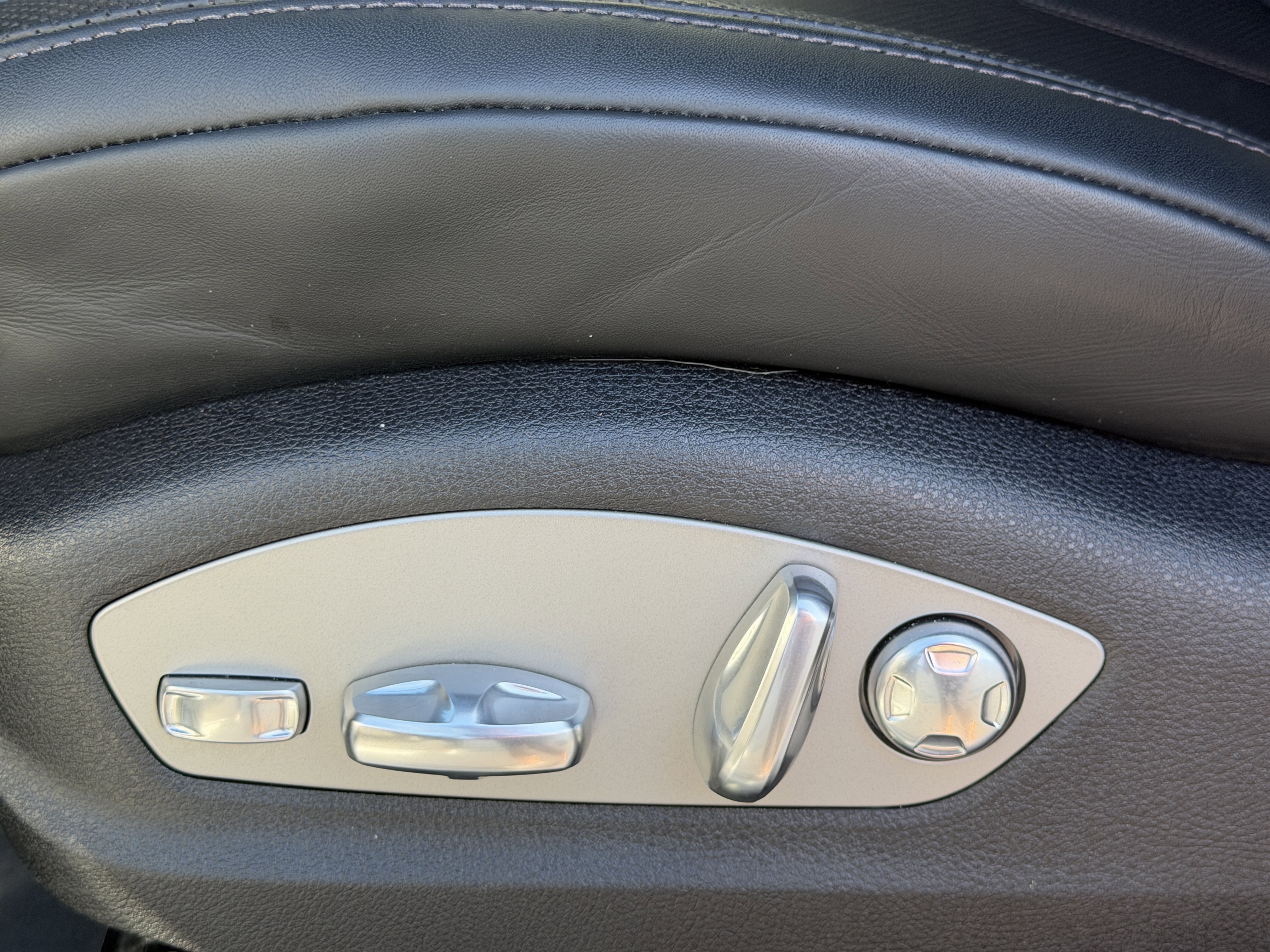 Used 2025 Porsche Macan image 26