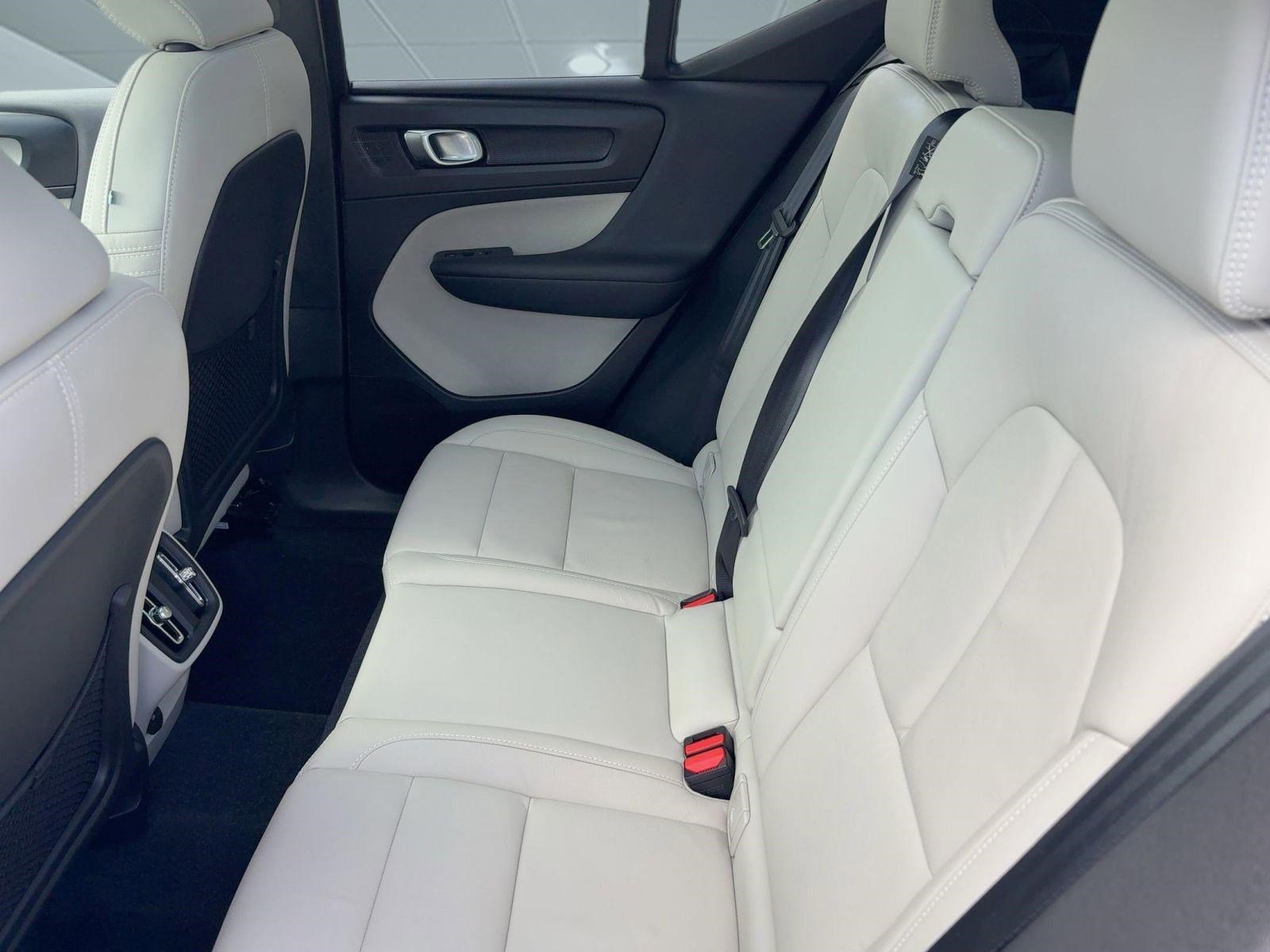 Used 2023 Volvo XC40 B5 Plus w/ Protection Package Premier image 23